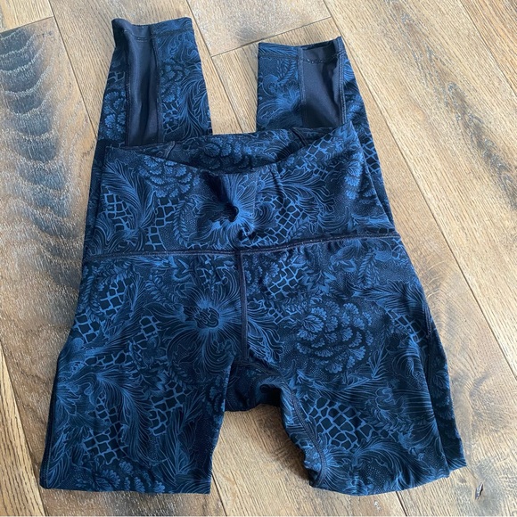 Lululemon Train Times 7/8 Pant *25" - Picture 3 of 16